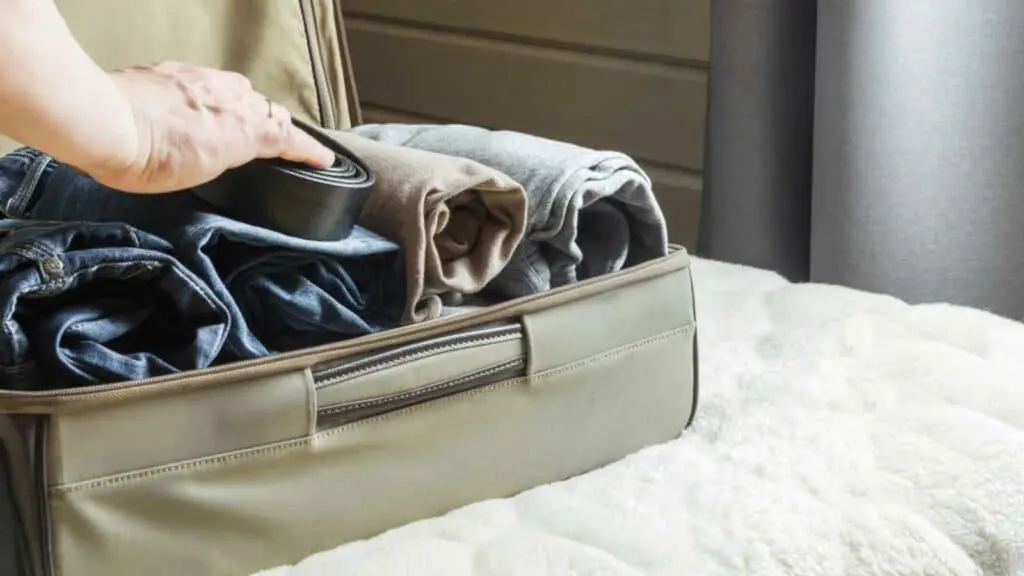 15 Easy Ways To Save Money While Traveling 20 Rolling Clothes And Packing