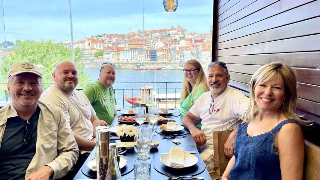 What Are The Benefits Of Small Group Tours? 3 What Are The Benefits Of Small Group Tours? &Raquo; 2023 N Port Group At Lunch 1024X576 1