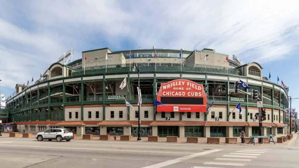 16 Best Things To Do In Chicago On A Weekend Getaway 48 Wrigley Field