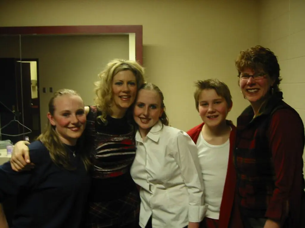 Introducing The Natalie Macmaster Set Tea 2 Introducing The Natalie Macmaster Set Tea &Raquo; 17157674 10154291515210069 3978476559798583457 O 1024X768 1