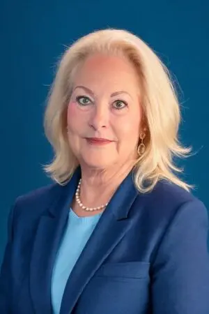 Fabulous After Fifty! Episode 166 – Lisa Skinner – Minding Dementia &Raquo; Headshot Lisa