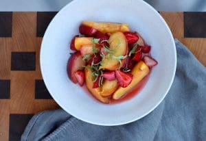 Warm Fruit Breakfast Bowl With Apricots And Strawberries &Raquo; Warmfruitbreakfastbowlwithapricotsandstrawberries