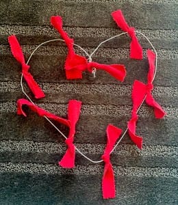 Diy Valentine Rag Wreath Heart &Raquo; Diy Valentine Rag Wreath Heart With Fabric Strips Tied On 260X300 1