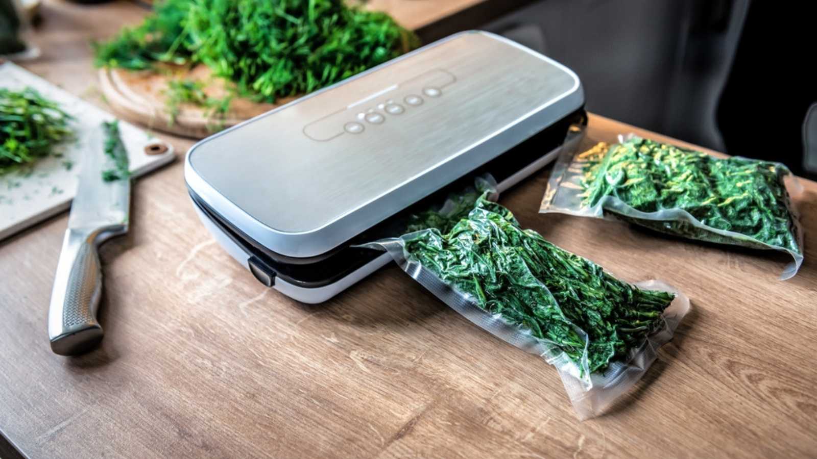 Vacuum Packing Machine, Green Dill