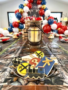 Train Themed Birthday Party &Raquo; Train Birthday Party Table Setting With Choo Choo Cookies 225X300 1