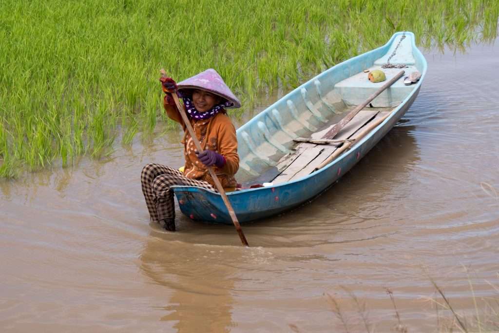 9 Vietnam Travel Tips For Your Next Vacation &Raquo; Woman On Front Of Boat Paddling Can Tho Vietnam Copyright 2018 Ralph Velasco 1024X683 1